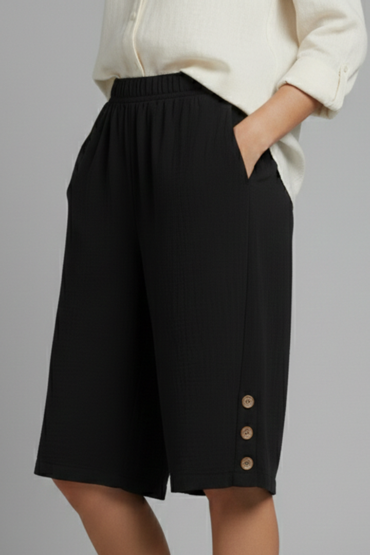 Mia | Casual Knee-Length Shorts with Button Detail 2