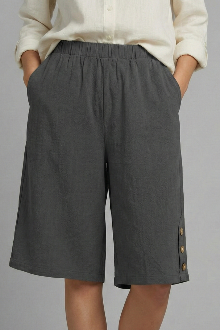 Mia | Casual Knee-Length Shorts with Button Detail 5