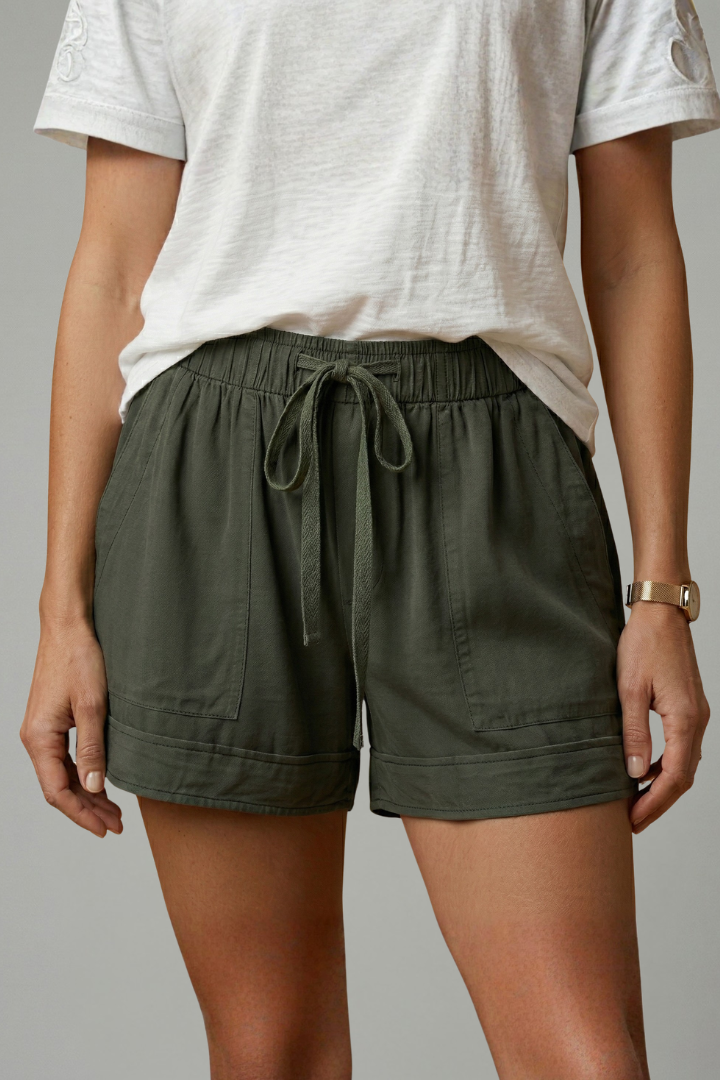 Mia | Comfortable Relaxed Fit Shorts with Pockets 10