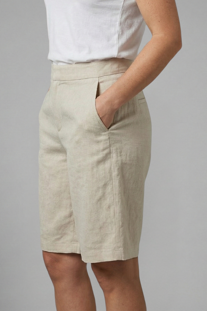 Mia | Comfortable Stretch Mid-Rise Shorts with Pockets 4