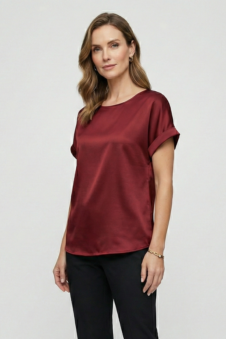 Mia | Elegant Drop-Shoulder Round Neck T-shirt 1