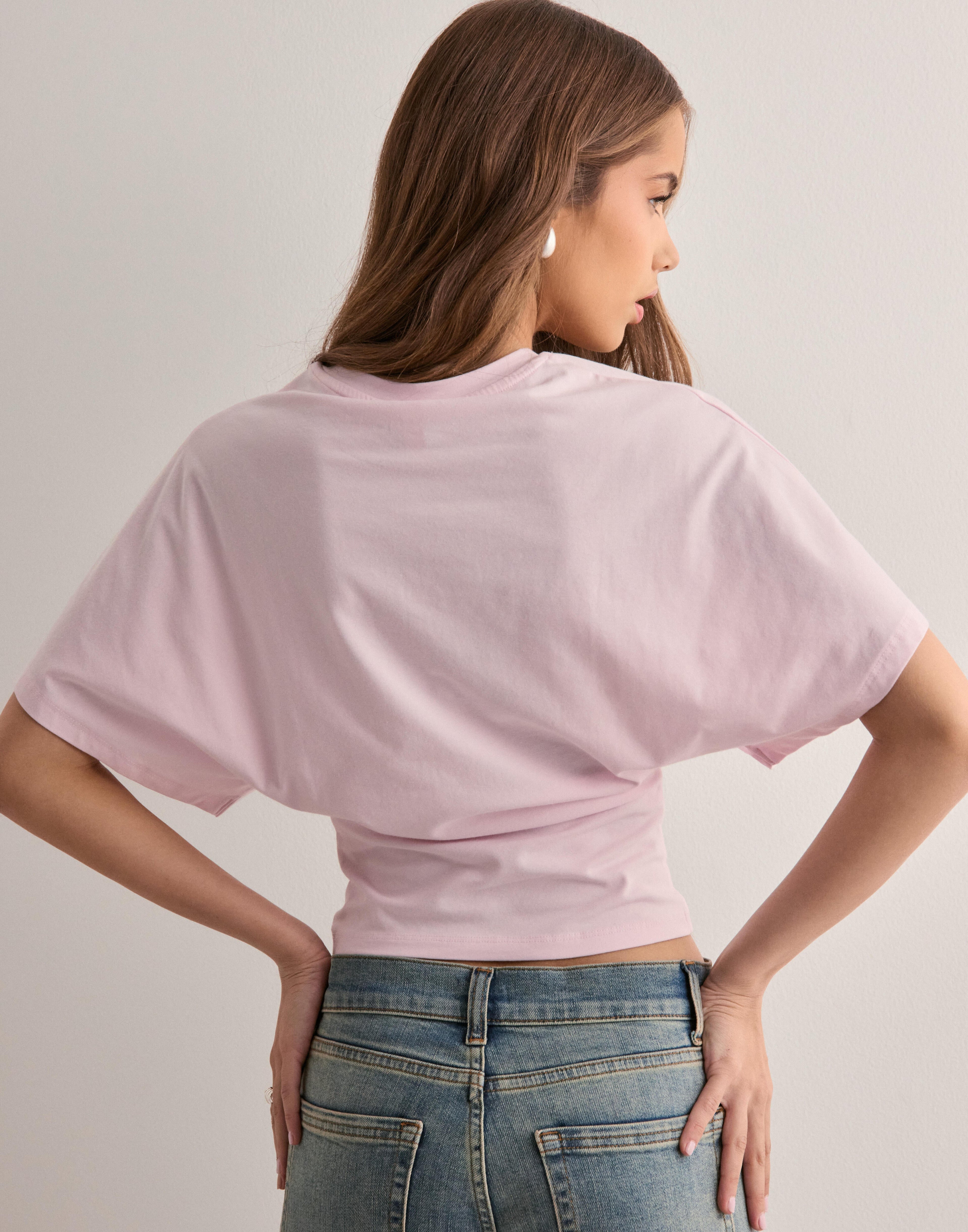 Mia | Stylish Fitted T-Shirt with Flared Sleeves 4
