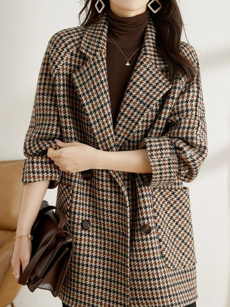 Mia | Stylish Long Checkered Womens Blazer for Fall and Winter 0