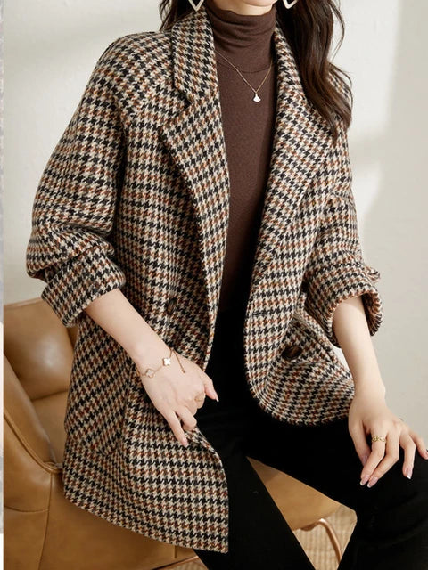 Mia | Stylish Long Checkered Womens Blazer for Fall and Winter 1